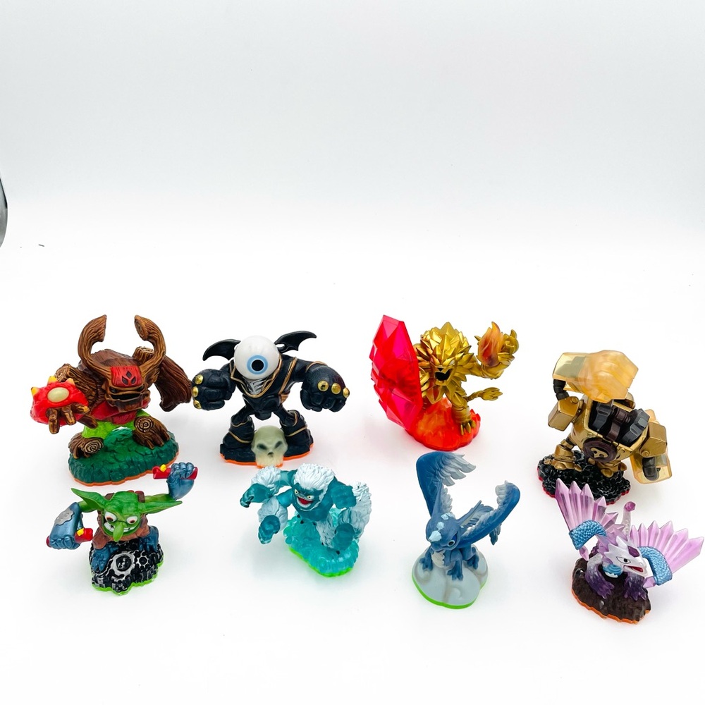 Lot of 8 Skylander Activision Figures 4 Giants & 4 others
